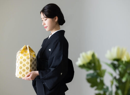 遺骨を持ち運ぶ方法とは？持ち運びに使えるアイテムや注意点について