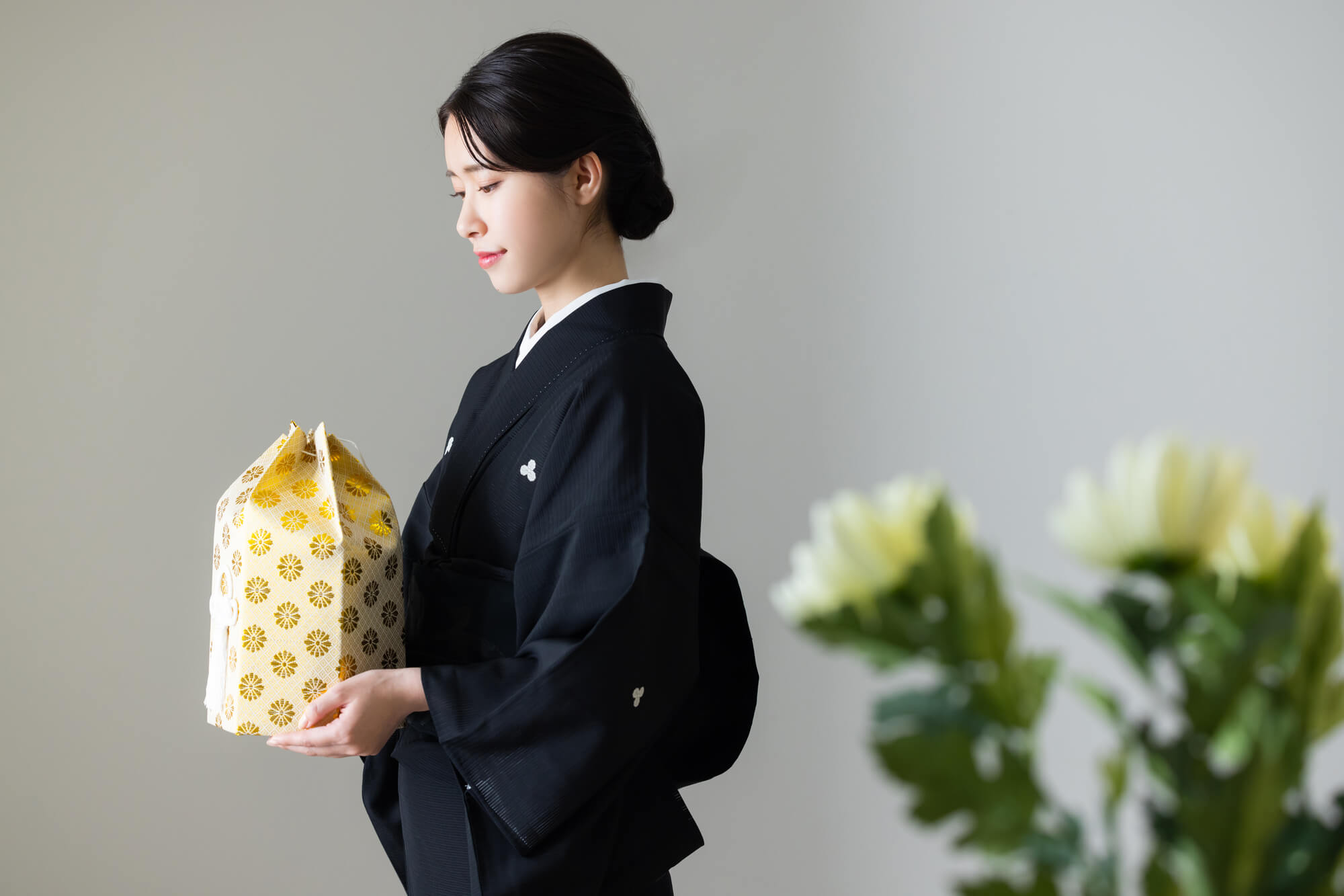 遺骨を持ち運ぶ方法とは？持ち運びに使えるアイテムや注意点について