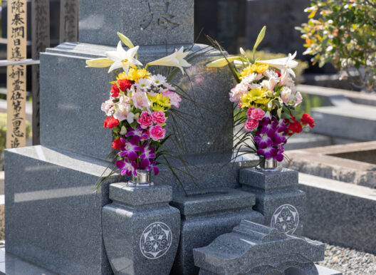 お墓が遺骨でいっぱいになったらどうする？入れられる骨壷の数や対処方法について